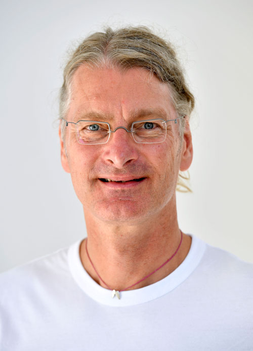 teamtosse wurde 2004 von Jens Tosse gegründet. Bis Ende 2003 war der ehemalige Eishockey-Profi als Head of Communications und Pressesprecher für die Kommunikation bei DHL in Deutschland verantwortlich. Er ist Magister Artium in Germanistik und Philosophie sowie PR-Berater gemäß der Deutschen Public Relations Gesellschaft (DPRG).