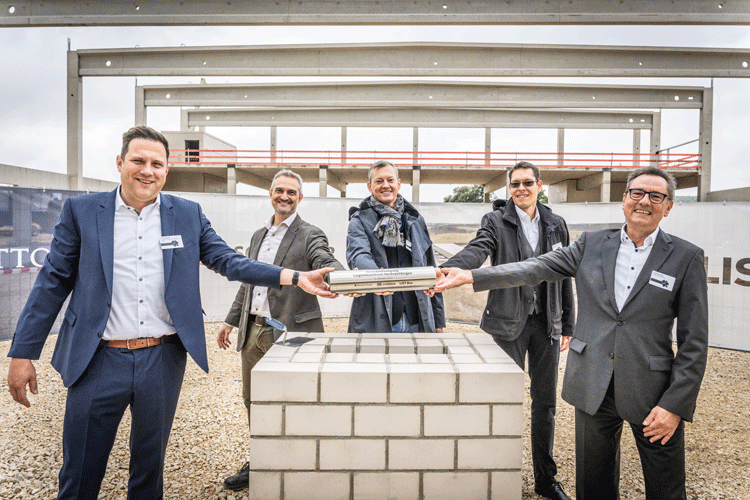 Panat­to­ni und DB Schen­ker fei­ern Grund­stein­le­gung für Cross-Dock Ter­mi­nal in Herbrechtingen